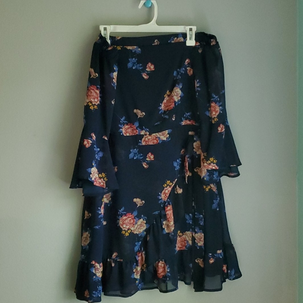 Off the shoulder floral dress with bell sleeves - Picture 2 of 5